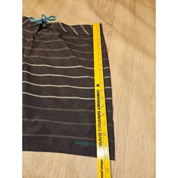 Patagonia Wavefarer Swim Surf Board Shorts Men’s 38 Gray Striped 9” Inseam - Picture 3 of 7
